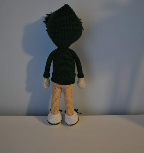 CHICO CON CAPUCHA DE GANCHILLO