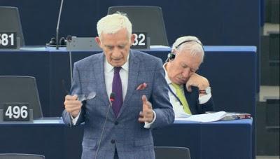 Pedro Sánchez promete un “Gobierno plural que hablará con varias voces, pero que emitirá el mismo mensaje” y arrecia la Coalición del Apocalipsis de la oposición. Pedro Sánchez promete un “Gobierno plural que hablará con varias voces, pero que emitirá el mismo mensaje” y arrecia la Coalición del Apocalipsis de la oposición.