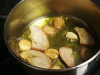 SOPA DE AJO CON POLLO Y JAMÓN