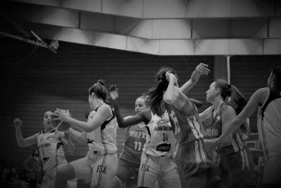 Galería de clics del Segle XXI-Bàsquet Femení Sant Adrià (Liga Femenina 2)