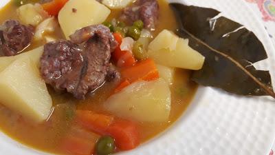 ESTOFADO DE TERNERA CON PATATAS Y VERDURAS