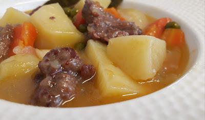 ESTOFADO DE TERNERA CON PATATAS Y VERDURAS