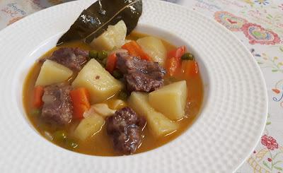ESTOFADO DE TERNERA CON PATATAS Y VERDURAS