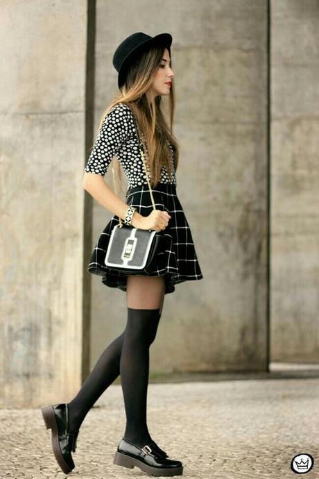 Outfit Falda Con Calcetas Largas - Paperblog