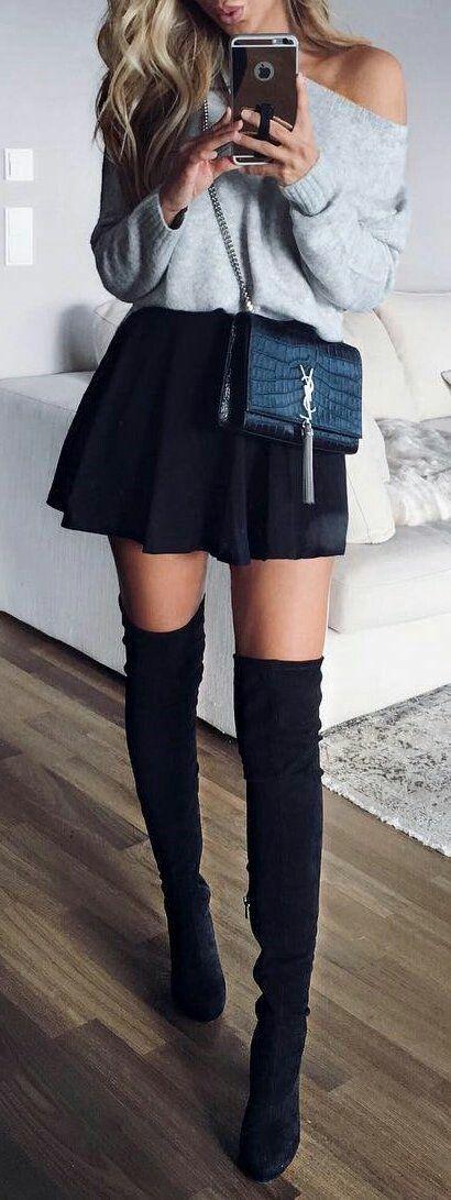 Outfit Falda Con Calcetas Largas