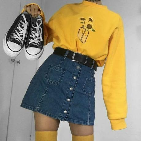 Outfit Falda Con Calcetas Largas