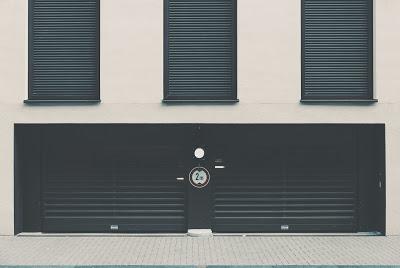 Ingreso de Garaje Photo by Daniel von Appen on Unsplash