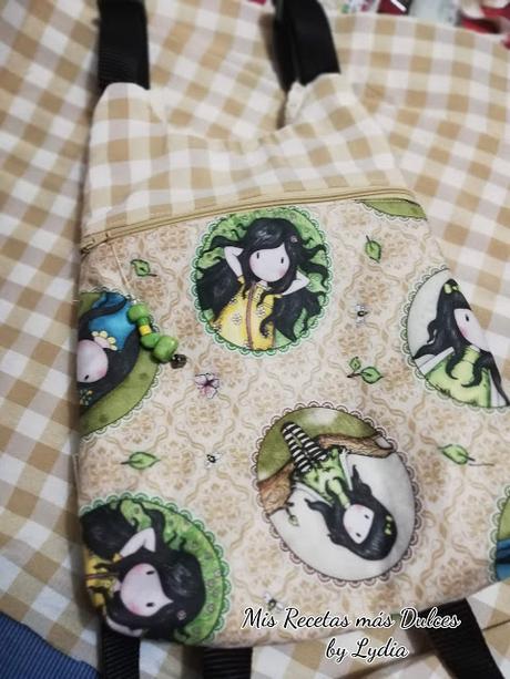 MOCHILAS DE TELA Y DELANTALES