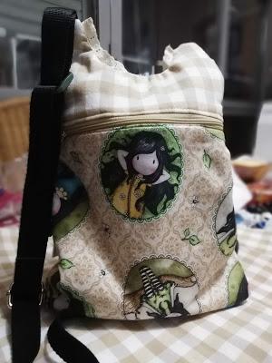 MOCHILAS DE TELA Y DELANTALES
