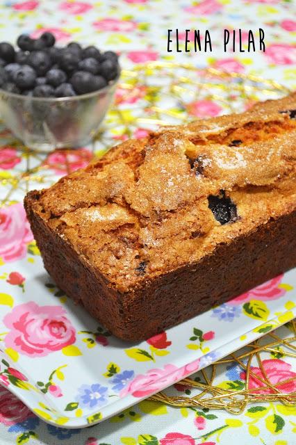 Bizcocho de mascarpone, arándanos y lima