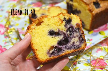 Bizcocho de mascarpone, arándanos y lima