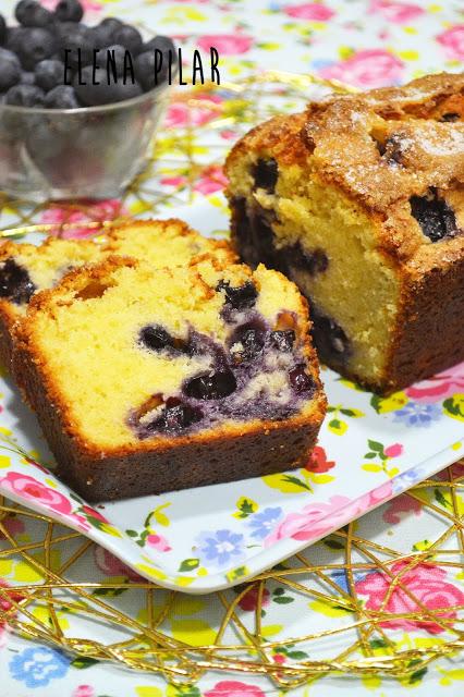 Bizcocho de mascarpone, arándanos y lima