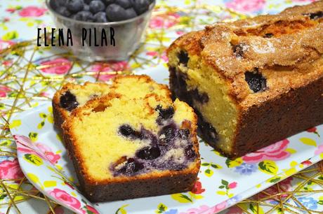 Bizcocho de mascarpone, arándanos y lima