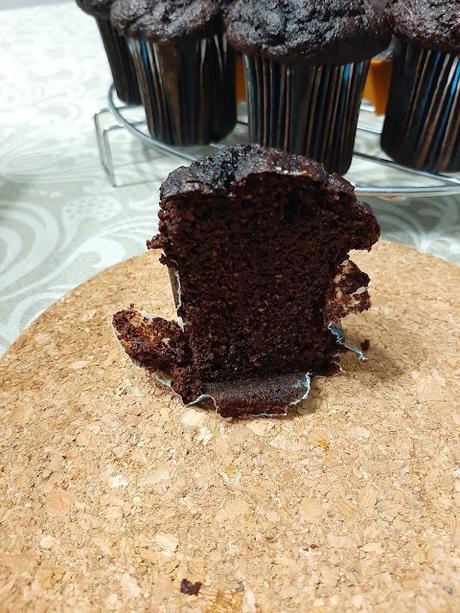 MUFFINS DE CACAO, ALMENDRA Y PLÁTANO MUFFINS DE CACAO, ALMENDRA Y PLÁTANO