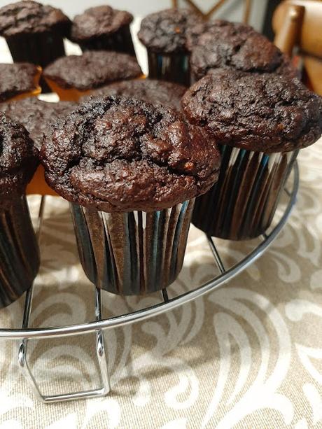 MUFFINS DE CACAO, ALMENDRA Y PLÁTANO MUFFINS DE CACAO, ALMENDRA Y PLÁTANO