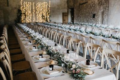 Espacio decorado para la recepción de boda