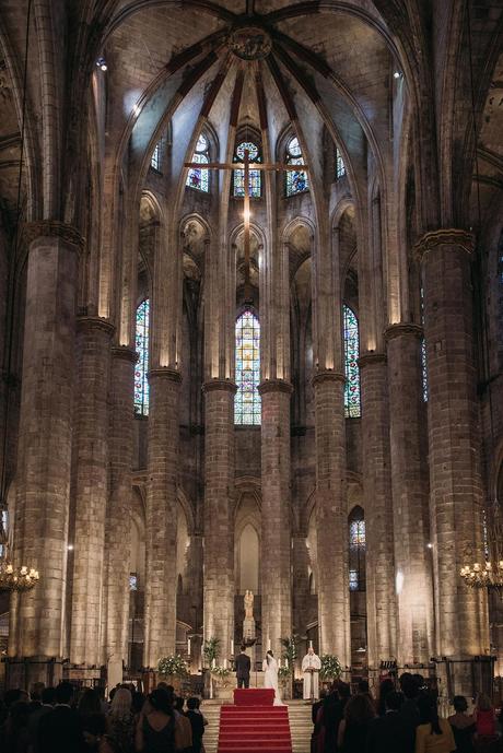 Boda en la catedral del mar Barcelona altar ceremonia de boda