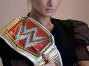 Becky lynch aclara declaración sobre eliminación género ecuación