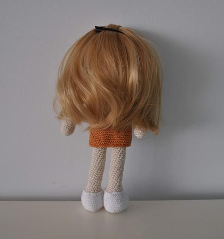 CHICA DE GANCHILLO RUBIA