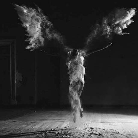 SORTE-ANDO EL FANGO, ENTRE TANGOS.