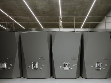 Masseto winery: el mejor Merlot italiano estrena su propio templo excavado en suelo toscano Masseto winery: el mejor Merlot italiano estrena su propio templo excavado en suelo toscano