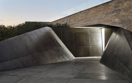 Masseto winery: el mejor Merlot italiano estrena su propio templo excavado en suelo toscano Masseto winery: el mejor Merlot italiano estrena su propio templo excavado en suelo toscano