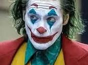 Joker-La construcción psicópata merece Óscar.