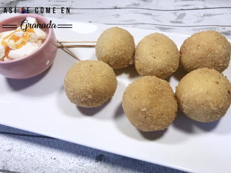 Croquetas de queso de cabra con cebolla caramelizada Croquetas de queso de cabra con cebolla caramelizada