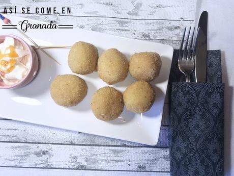 Croquetas de queso de cabra con cebolla caramelizada Croquetas de queso de cabra con cebolla caramelizada