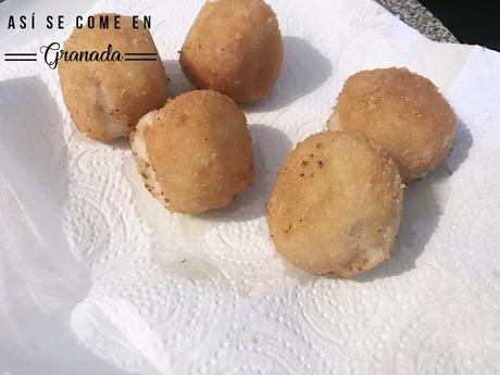 Croquetas de queso de cabra con cebolla caramelizada Croquetas de queso de cabra con cebolla caramelizada