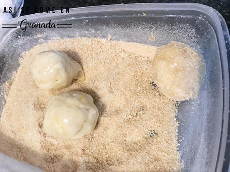 Croquetas de queso de cabra con cebolla caramelizada Croquetas de queso de cabra con cebolla caramelizada