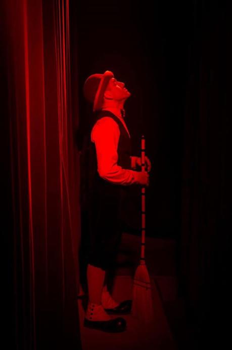 Detrás de las cortinas…