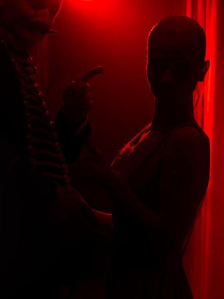 Detrás de las cortinas…