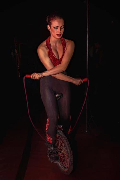 Detrás de las cortinas…