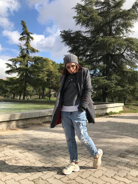 EASY SUNDAYS.- EASY SUNDAYS.-