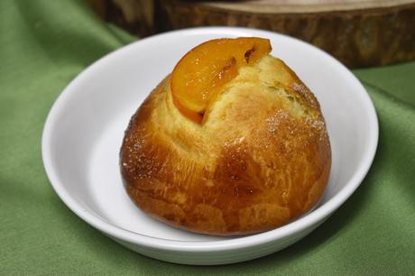 Bollos suizos aromatizados con naranja confitada