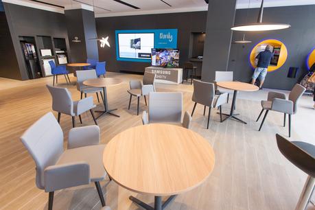 CaixaBank ocupará con un Caixa Store el antiguo Bershka de Gómez Núñez y Pili Carrera en Camino de Santiago