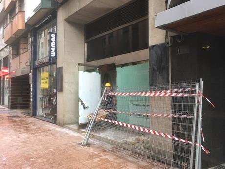 CaixaBank ocupará con un Caixa Store el antiguo Bershka de Gómez Núñez y Pili Carrera en Camino de Santiago