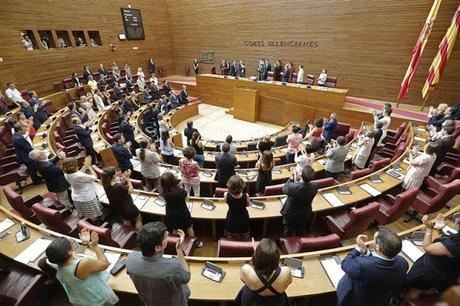 Los diputados deberían cobrar paro
