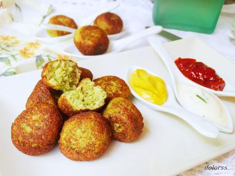 Albóndigas de brócoli con  parmesano