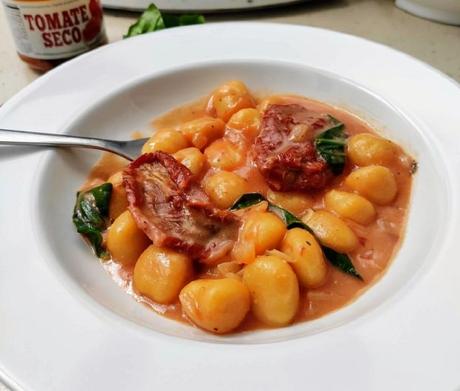 Receta de Gnocchi con tomates secos y espinacas Receta de Gnocchi con tomates secos y espinacas