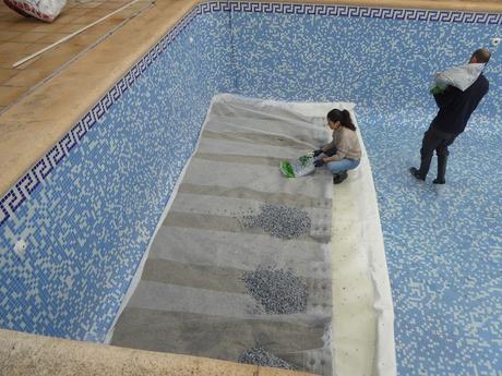 Vertido de gravas en la piscina natural de Denia 