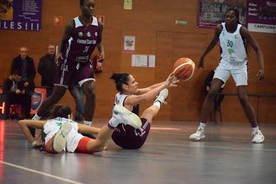 Galería de clics del Bàsquet Femení Sant Adrià-Unicaja (Liga Femenina 2)