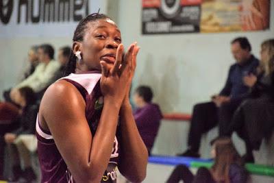 Galería de clics del Bàsquet Femení Sant Adrià-Unicaja (Liga Femenina 2)