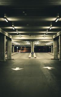 Barreras de estacionamientos Photo by Andre Iv on Unsplash