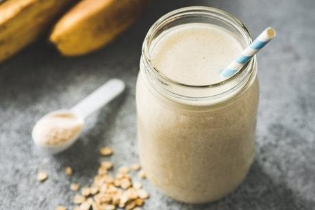 Batido de plátano con avena para perder peso