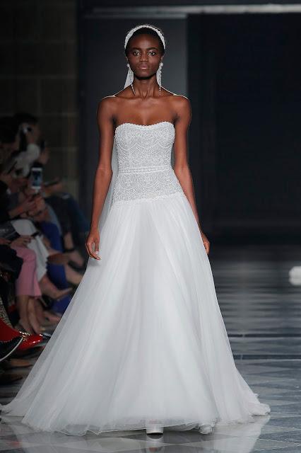 El Art Déco inspira la colección de novias 2020 de Rosa Clará que se ha presentado en la Valmont Barcelona Bridal Fashion Week