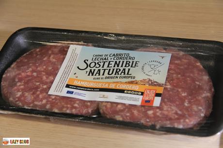 La hamburguesaka de cordero, receta que mezcla hamburguesa y musaka griega La hamburguesaka de cordero, receta que mezcla hamburguesa y musaka griega
