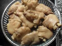 Pies de cerdo cocidos.