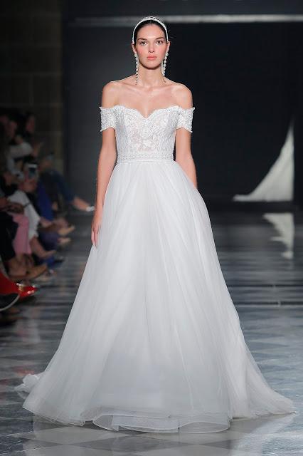El Art Déco inspira la colección de novias 2020 de Rosa Clará que se ha presentado en la Valmont Barcelona Bridal Fashion Week